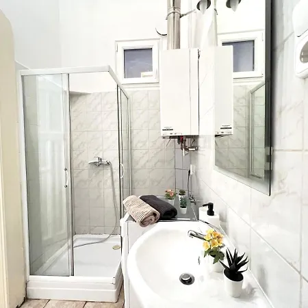 Hogyes Endre Apartment *