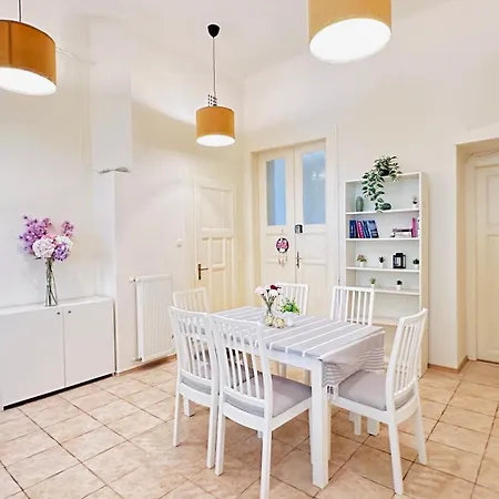 Hogyes Endre * Βουδαπέστη